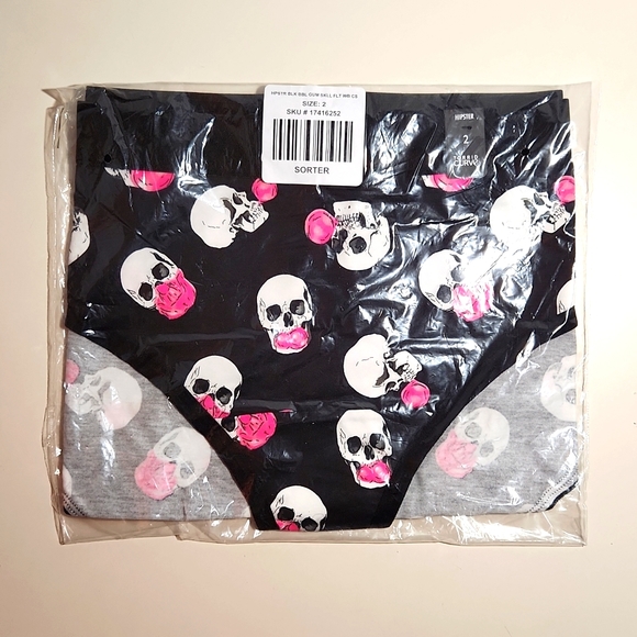 ❤️NWT VINTAGE TORRID BUBBLEGUM SKULL PRINT HIPSTER PANTY - PLUS SIZE - Picture 3 of 8